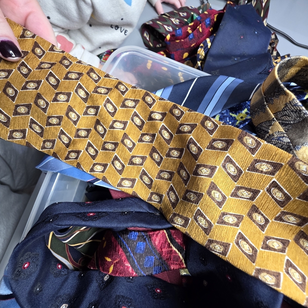 Box Of 49 Ties!! Lots With Tags Still On! - Picture 13 of 16